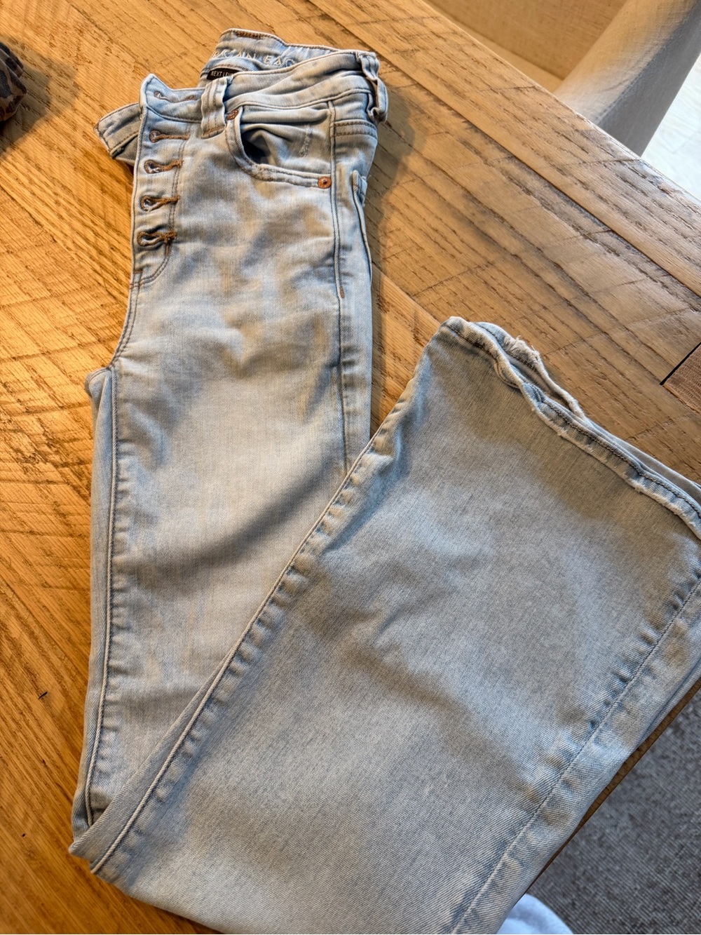 Light Wash AE Women’s – button fly flare jeans